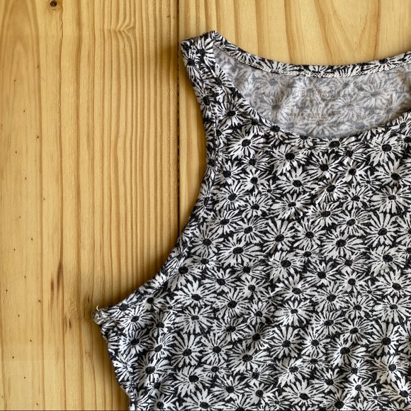 Black & White Floral Halter Crop Top Aeropostale - Picture 2 of 4